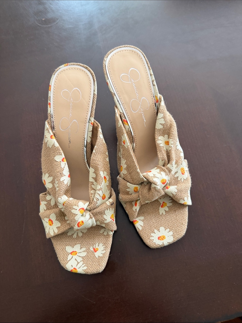 Jessica Simpson size 8.5 Tan Floral Knot Slide Sandals